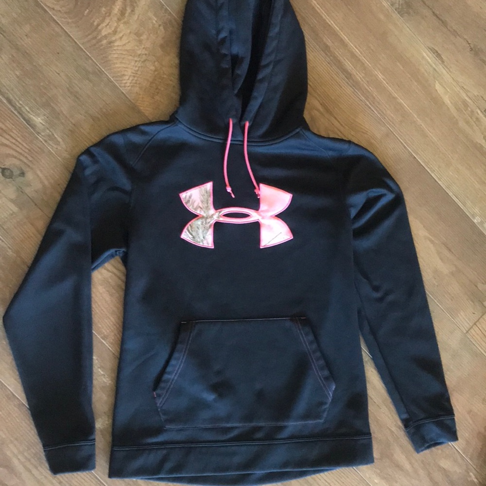 NWOT camo sweatshirt